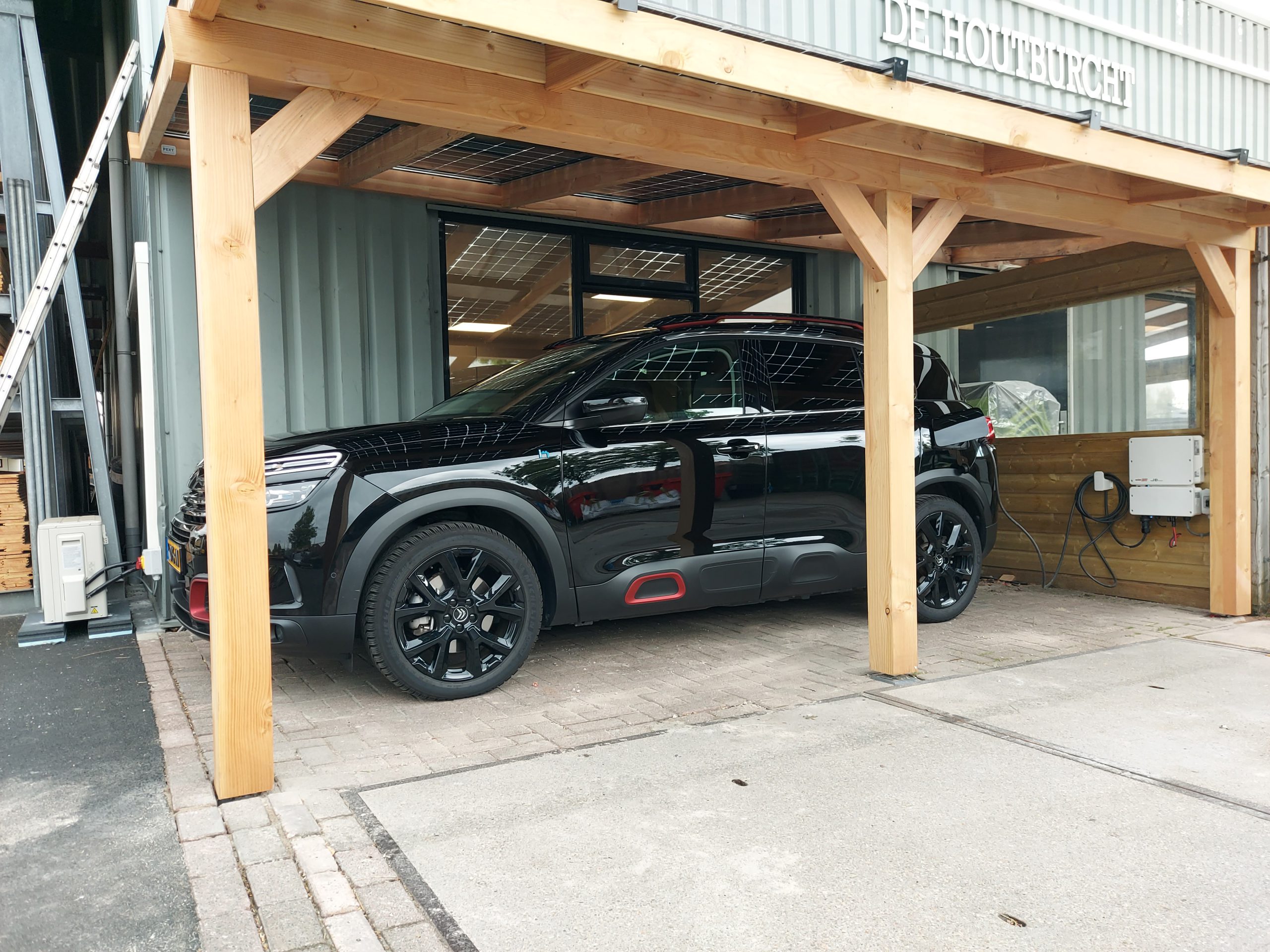 Carport met zonnepanelen